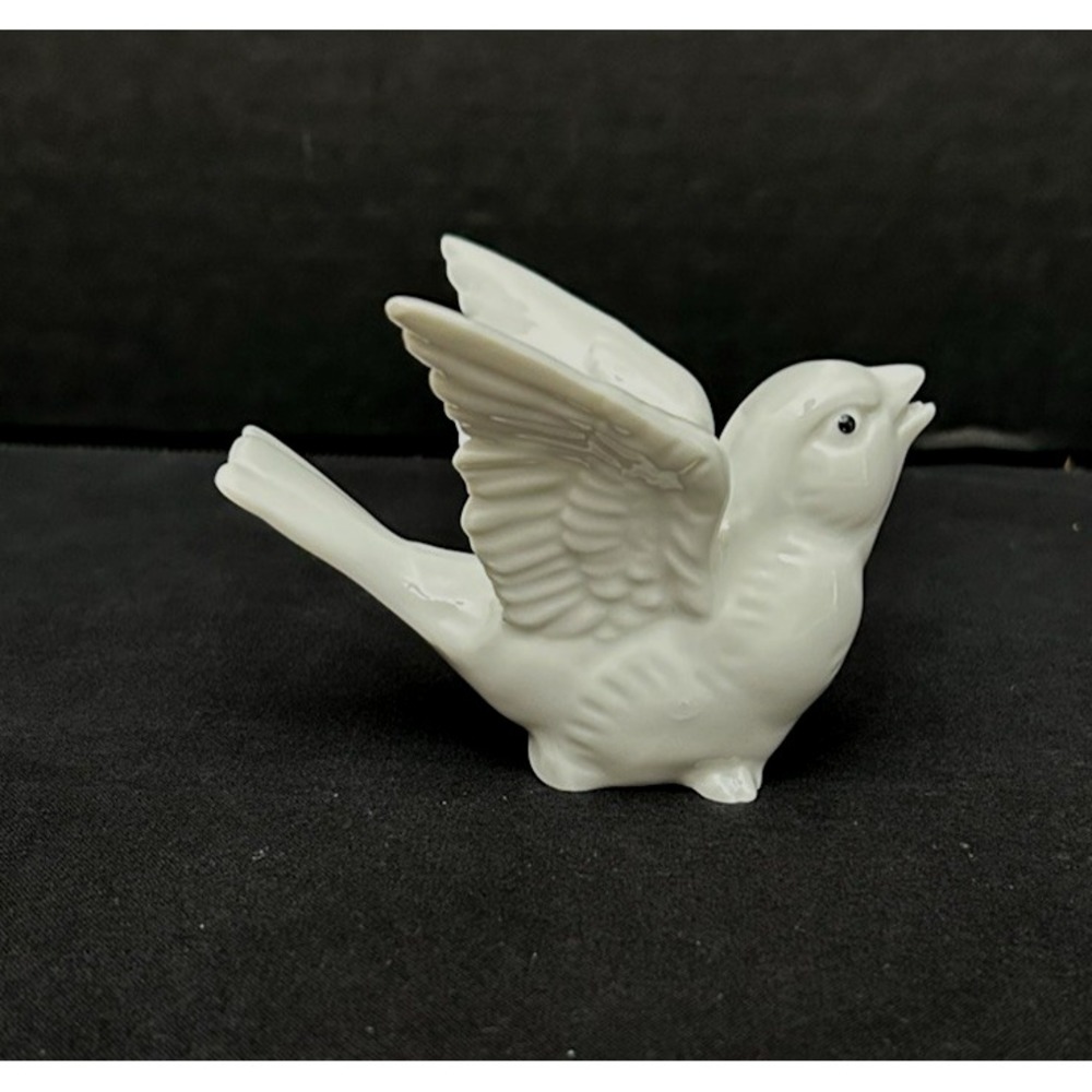 Porcelain White Bird Figurine Made in Japan Neutral Minimalist Vintage